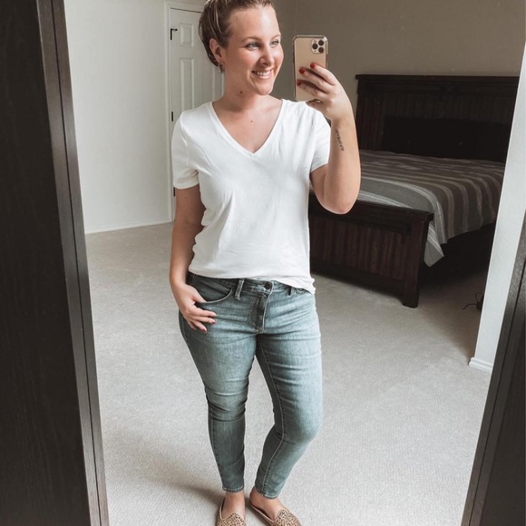 Striped Slim Fit Short Sleeve V-Neck Fitted Shirt - Picture 4 of 4